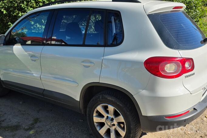 Volkswagen Tiguan 1 generation Crossover