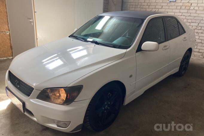 Lexus IS XE10 Sedan