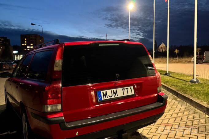 Volvo V70 2 generation wagon