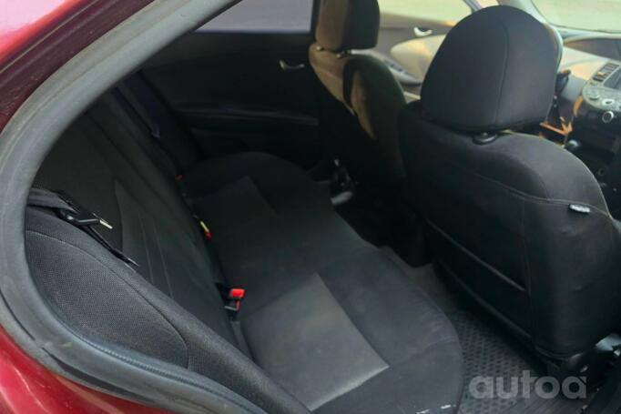 Nissan Primera P12 Liftback