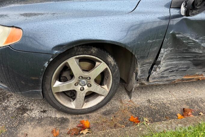 Volvo V70 3 generation wagon