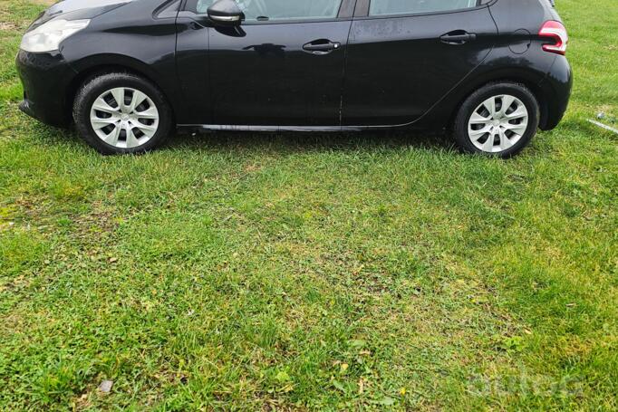 Peugeot 208 1 generation Hatchback 5-doors
