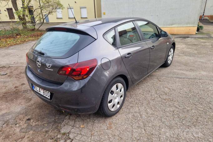 Opel Astra J Hatchback 5-doors