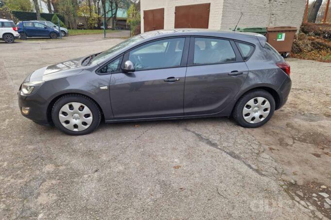 Opel Astra J Hatchback 5-doors