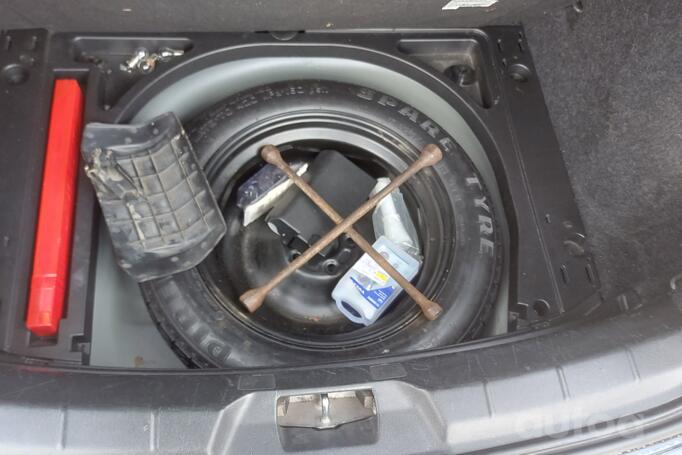 Volvo V40 2 generation Hatchback 5-doors