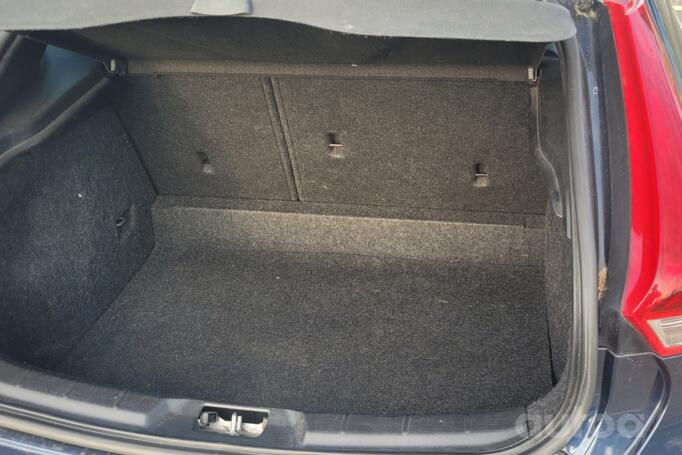 Volvo V40 2 generation Hatchback 5-doors