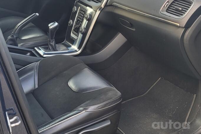 Volvo V40 2 generation Hatchback 5-doors