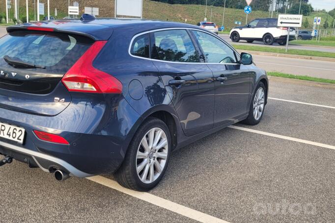 Volvo V40 2 generation Hatchback 5-doors