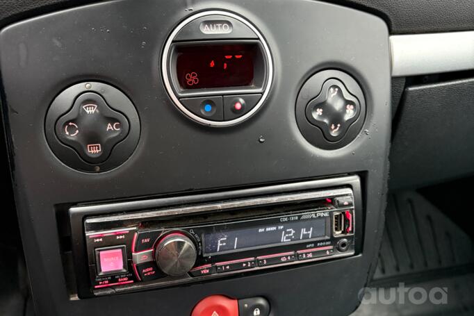 Renault Clio 3 generation Hatchback 5-doors