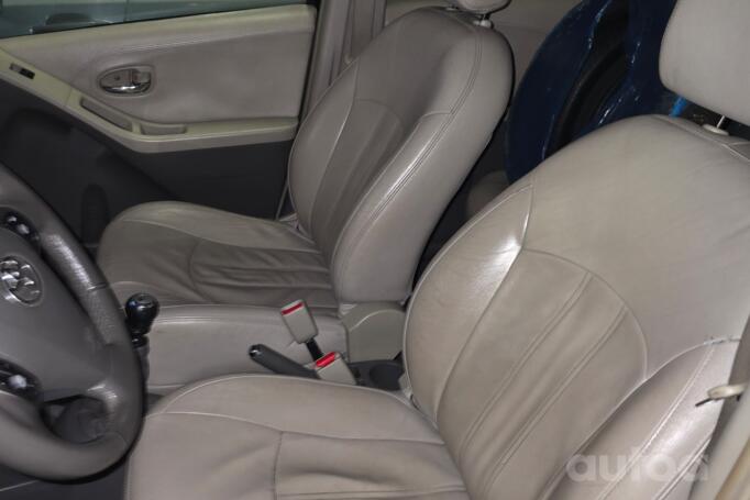 Toyota Yaris 2 generation