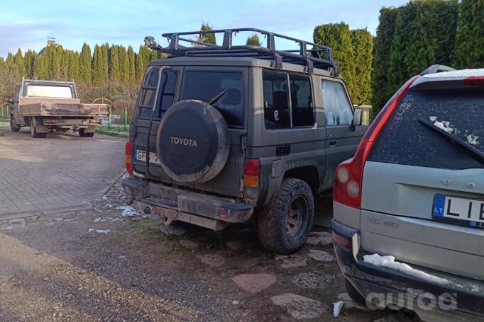 Toyota Land Cruiser J60 SUV