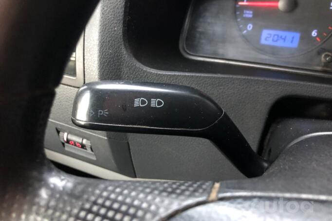 Volkswagen Transporter T5 Minivan 4-doors