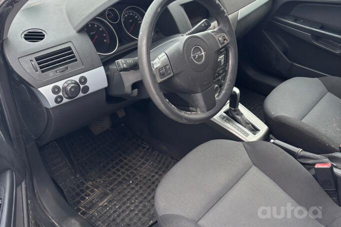 Opel Astra H Hatchback