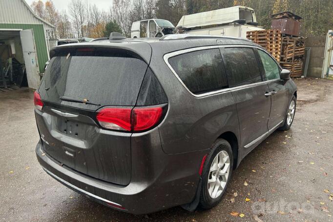 Chrysler Pacifica 2 generation Minivan