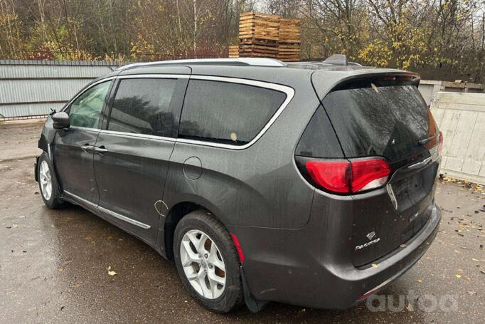 Chrysler Pacifica 2 generation Minivan