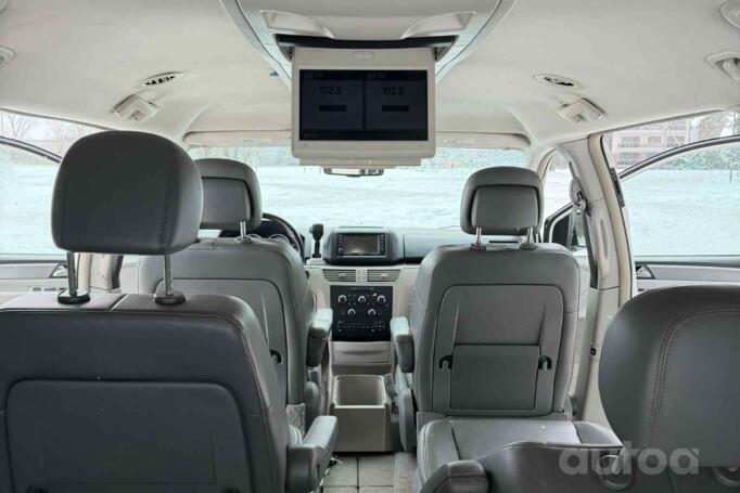 Volkswagen Routan 1 generation Minivan