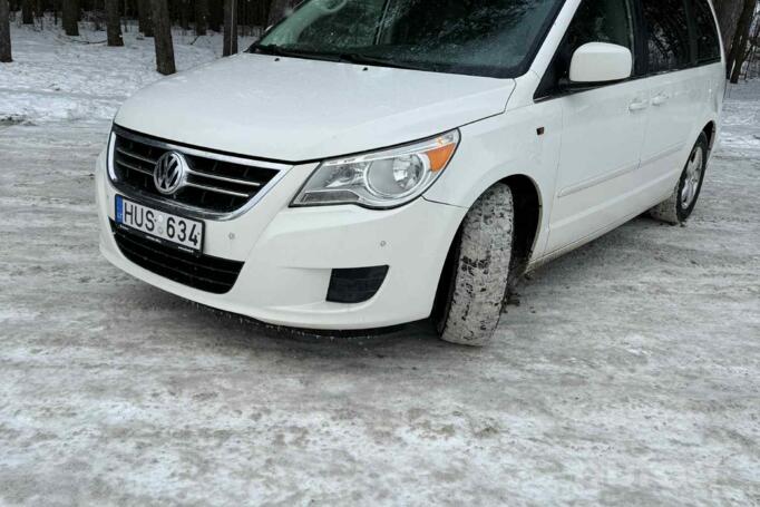 Volkswagen Routan 1 generation Minivan