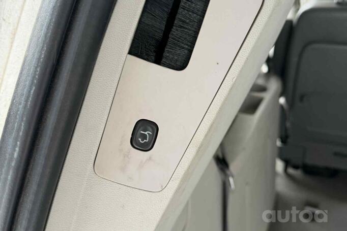 Volkswagen Routan 1 generation Minivan