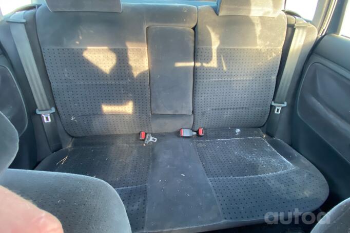 Volkswagen Passat B5 Sedan 4-doors