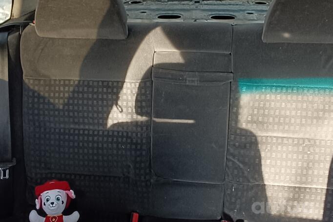 Volkswagen Passat B5 Sedan 4-doors