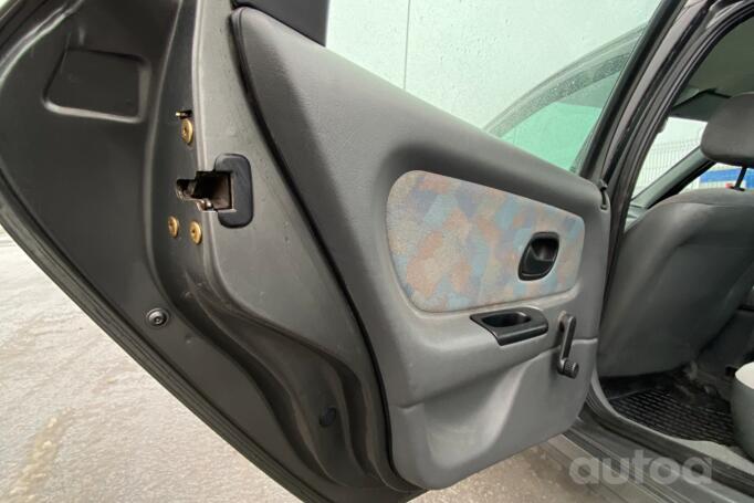 Renault Laguna 1 generation Liftback