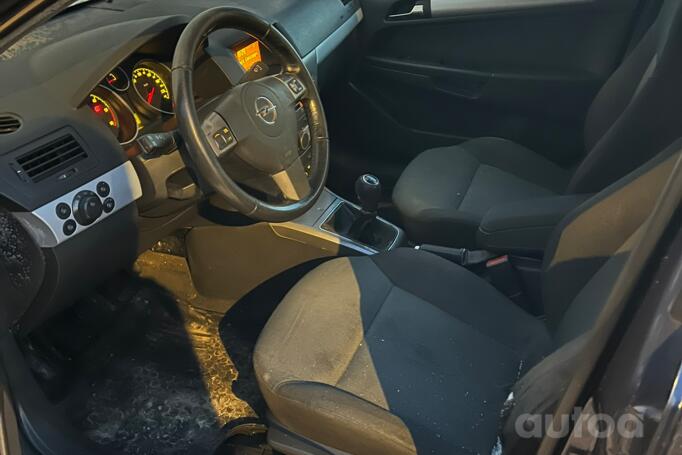 Opel Astra H Hatchback