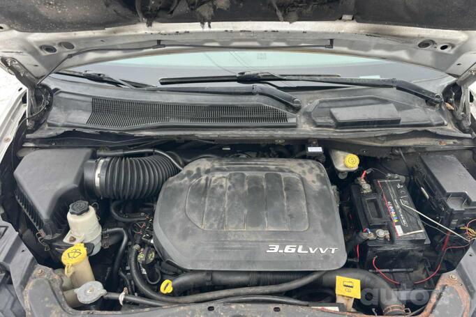 Chrysler Town & Country 5 generation [restyling]