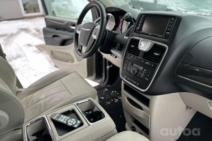 Chrysler Town & Country 5 generation [restyling]