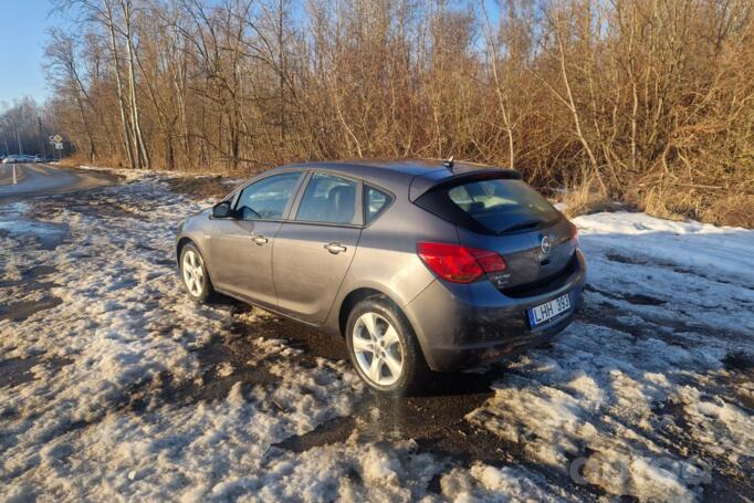 Opel Astra J [restyling] Hatchback 5-doors