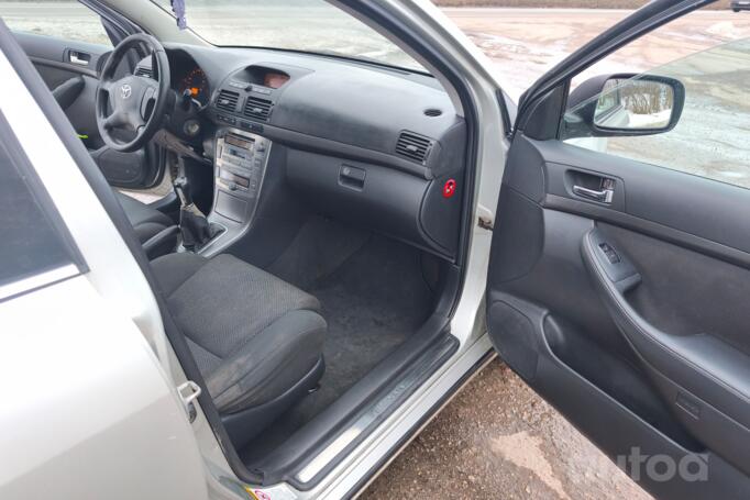 Toyota Avensis 2 generation wagon