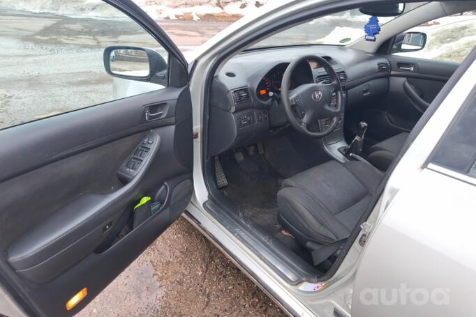 Toyota Avensis 2 generation wagon