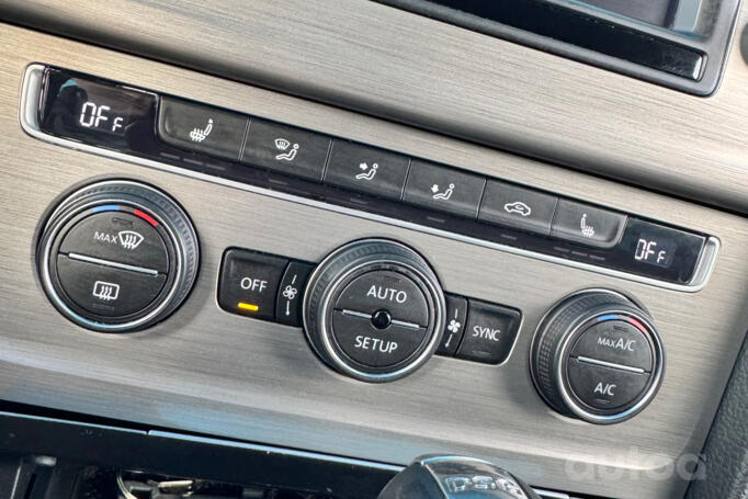 Volkswagen Golf 7 generation Variant wagon 5-doors