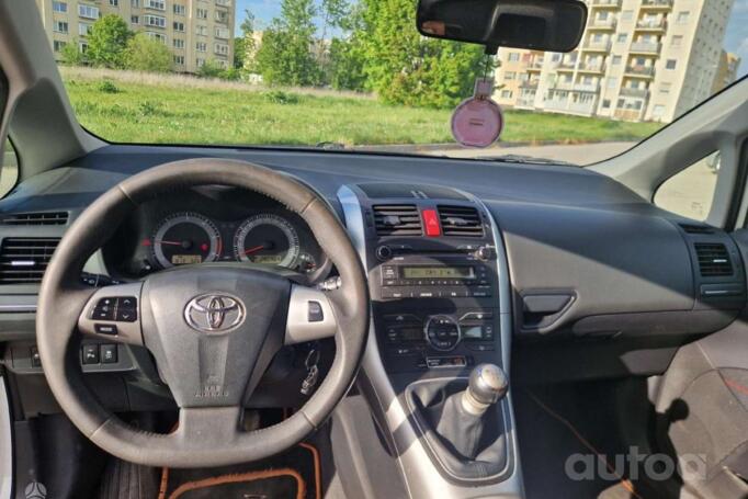 Toyota Auris 1 generation [restyling] Hatchback 5-doors