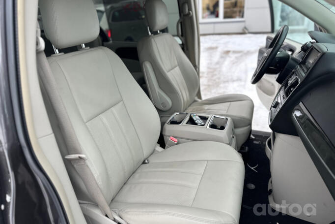 Chrysler Town & Country 5 generation [restyling]