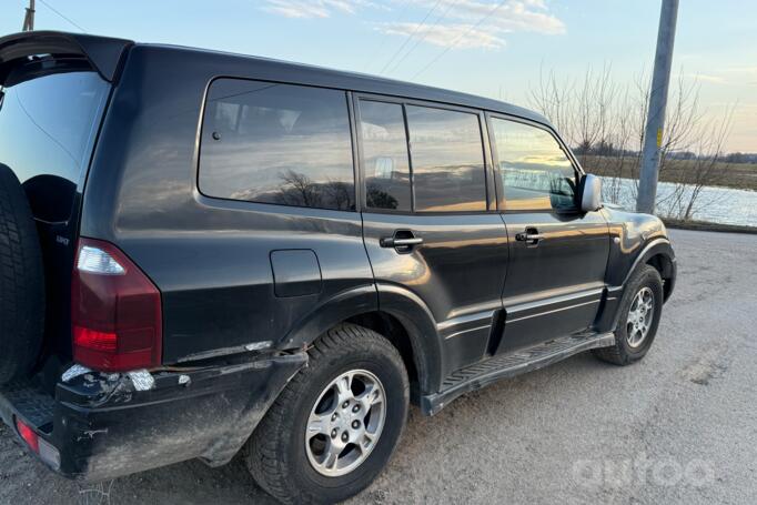 Mitsubishi Pajero 3 generation [restyling] SUV 5-doors