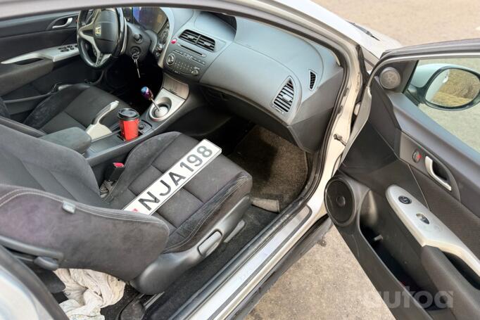 Honda Civic 8 generation Coupe 2-doors