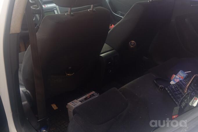 Volkswagen Passat B6 Sedan 4-doors