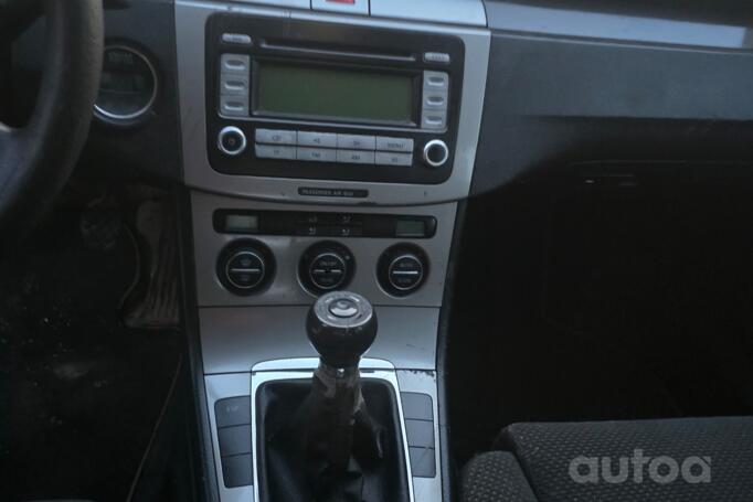 Volkswagen Passat B6 wagon 5-doors