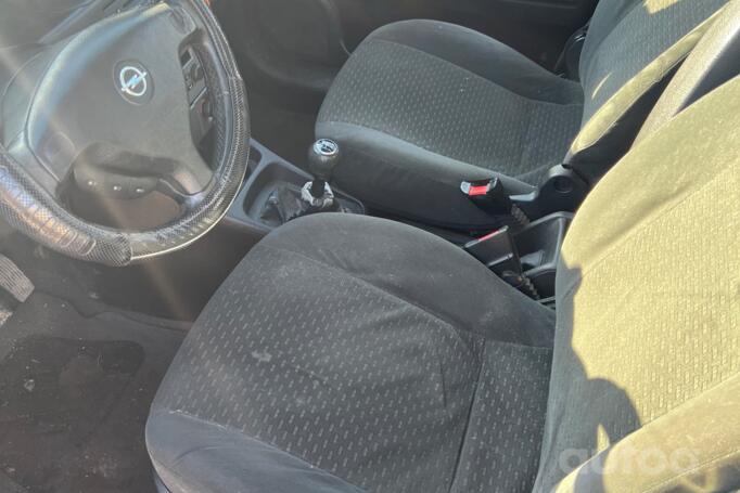 Opel Zafira A [restyling] Minivan 5-doors