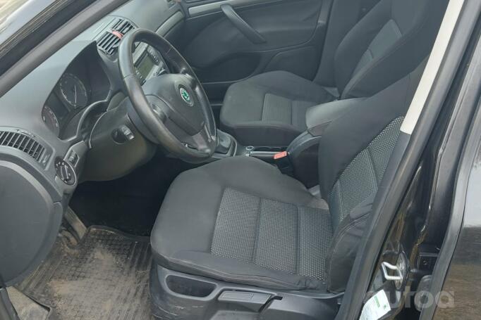 Skoda Octavia 2 generation Combi wagon 5-doors