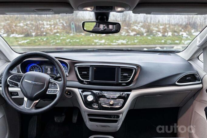 Chrysler Pacifica 2 generation Minivan