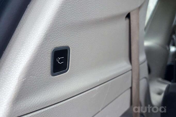 Chrysler Pacifica 2 generation Minivan