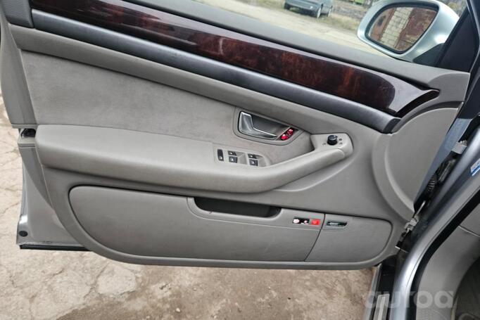 Audi A8 D3/4E Sedan