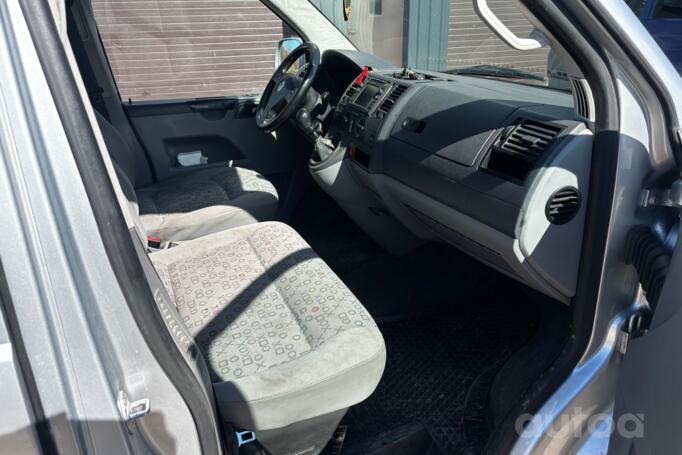 Volkswagen Caravelle T5 Minivan