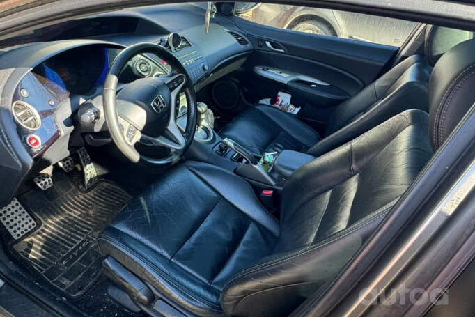 Honda Civic 8 generation Hatchback 5-doors