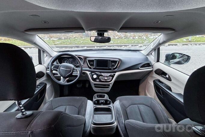 Chrysler Pacifica 2 generation Minivan