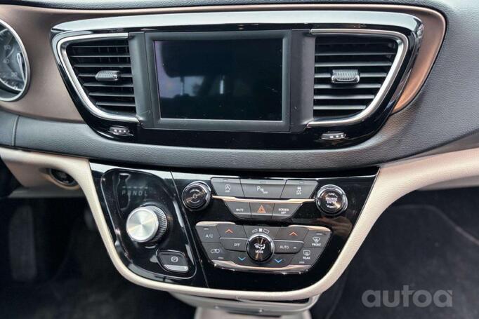 Chrysler Pacifica 2 generation Minivan