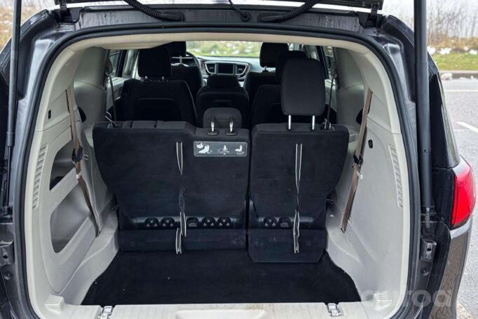 Chrysler Pacifica 2 generation Minivan