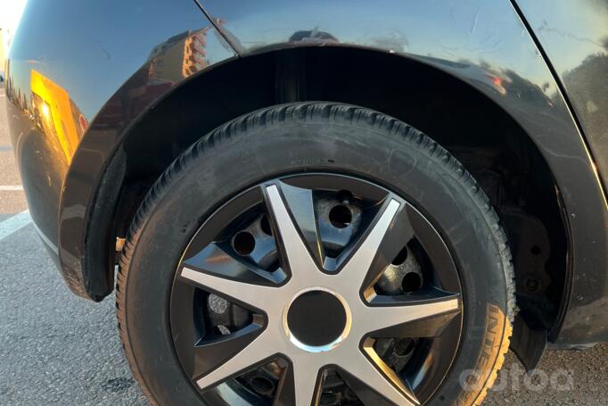 Toyota Yaris 2 generation