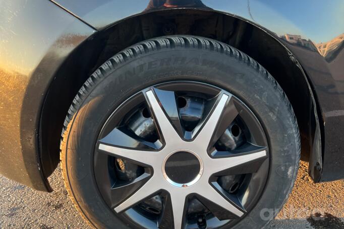 Toyota Yaris 2 generation